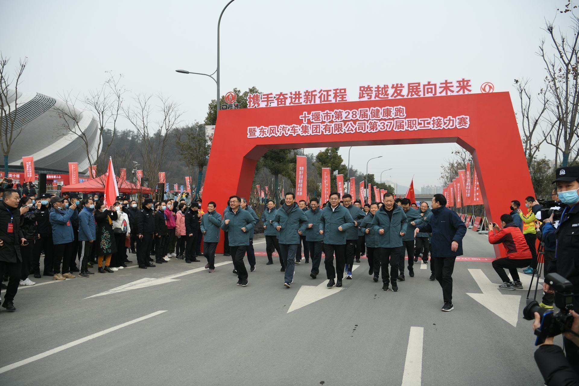 开云体育APP下载-赛场全景报道：从起点到终点的每场精彩