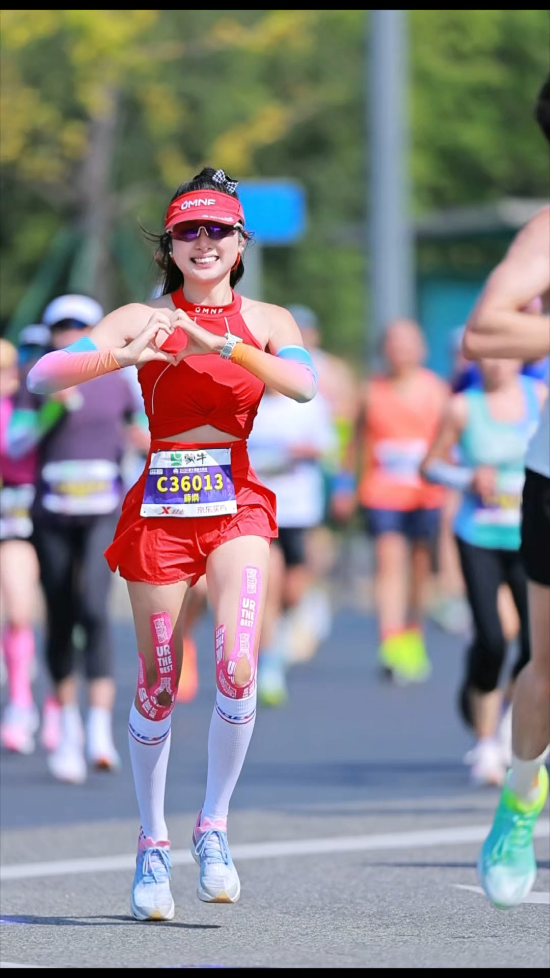 关于明星运动员：赛场边的微笑故事的信息