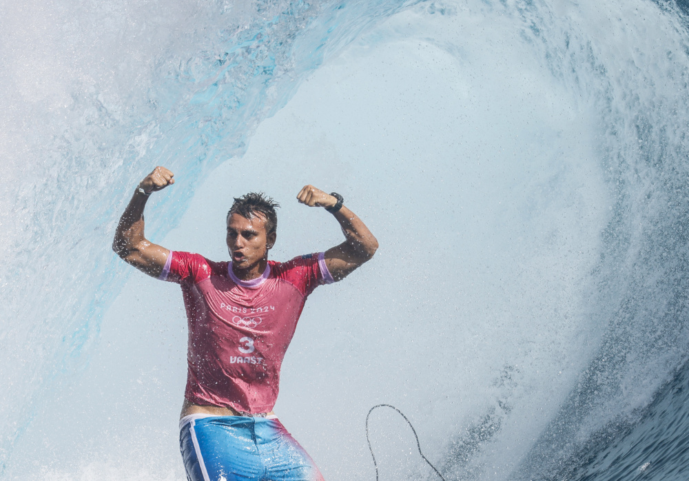 潮汐冲浪比赛:海浪中的勇士较量 潮汐冲浪比赛:海浪中的勇士较量