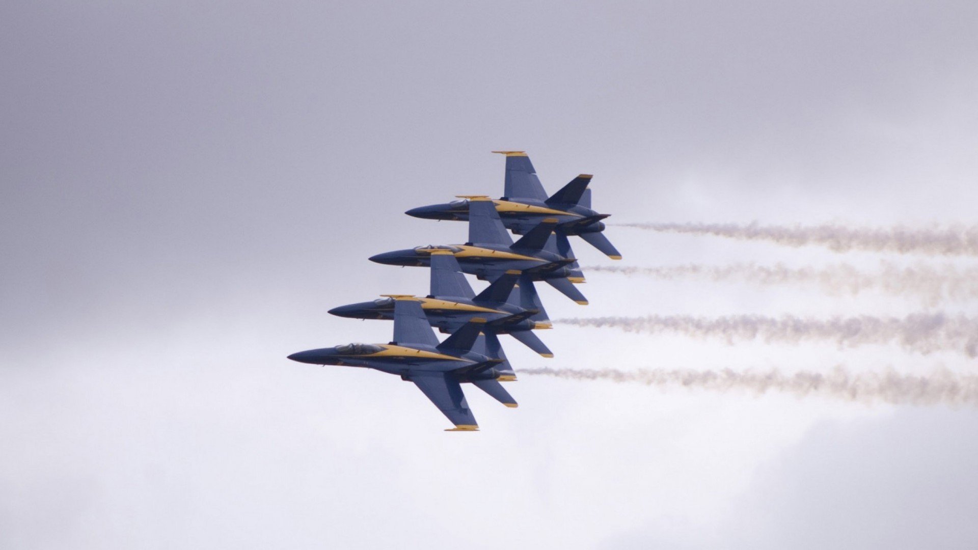 _城市高空跑步:在摩天楼之间飞驰_,高空城市俯瞰图