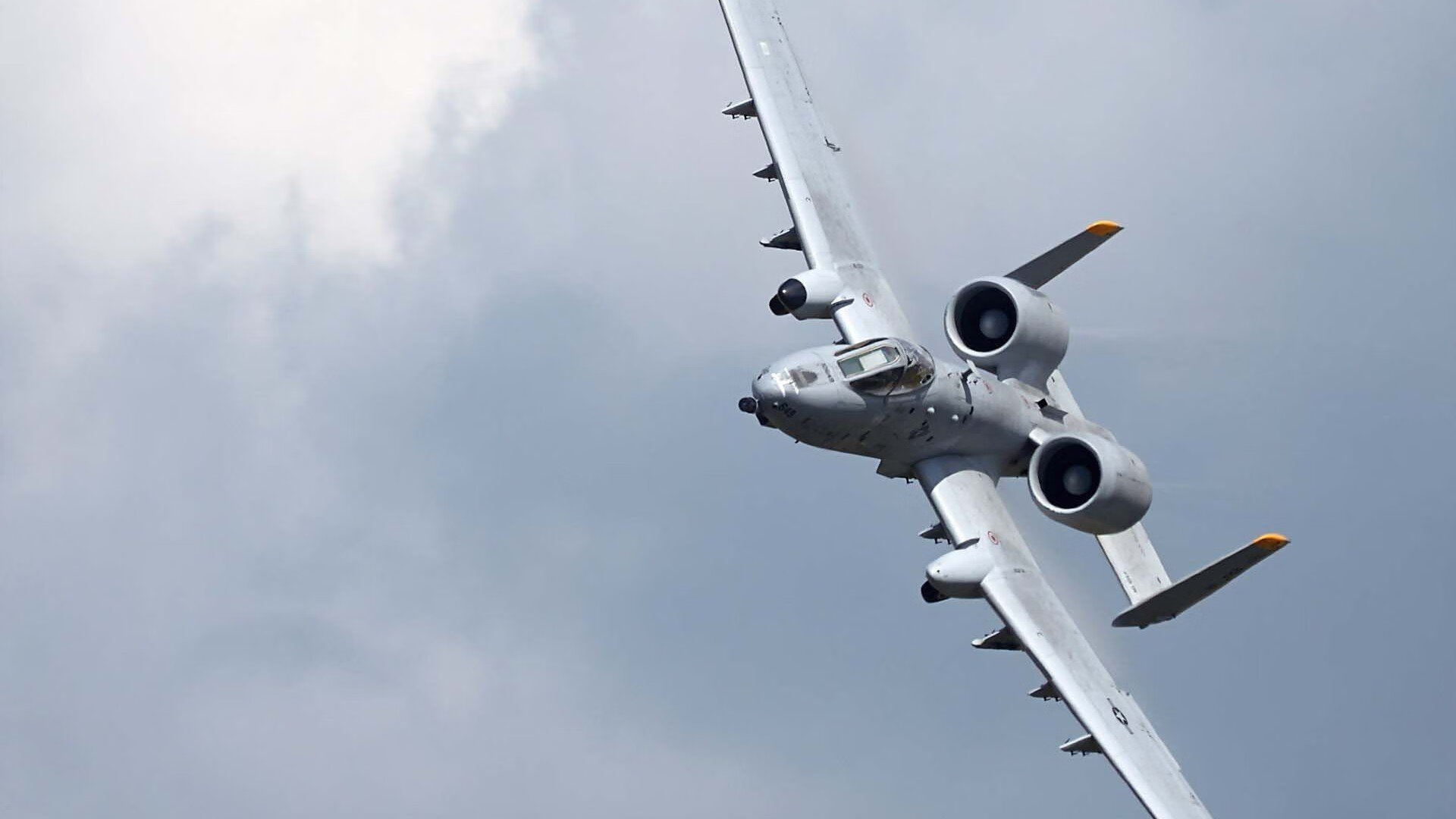 激动人心的足球比赛中球队控球优势明显,足球的控球技能训练