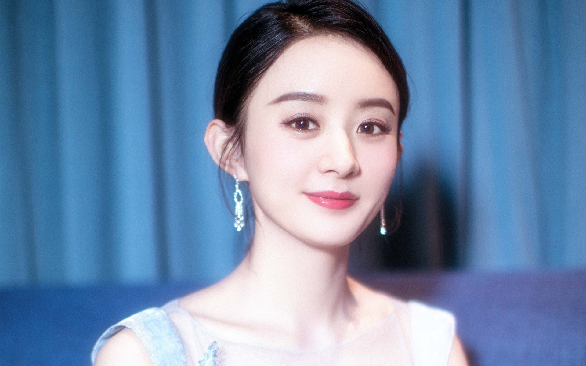 女子足球鼓励退役球员转岗参与青训与裁判工作，女足 退役